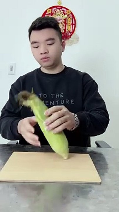 Life hack New way to cut corn
