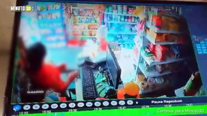 01-08-19 Un hombre se habría robado un celular, en un descuido, en un supermercado de Manrique Guadalupe