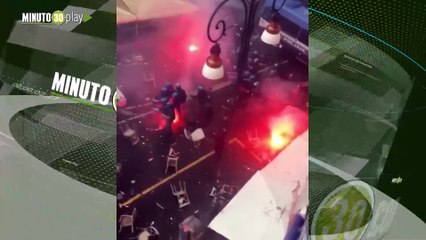 Grave enfrentamiento entre hinchas del Napoli y Frankfurt hasta un patrullero incendiado