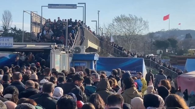 Metrobüs arızalandı: Duraklarda yoğunluk oluştu