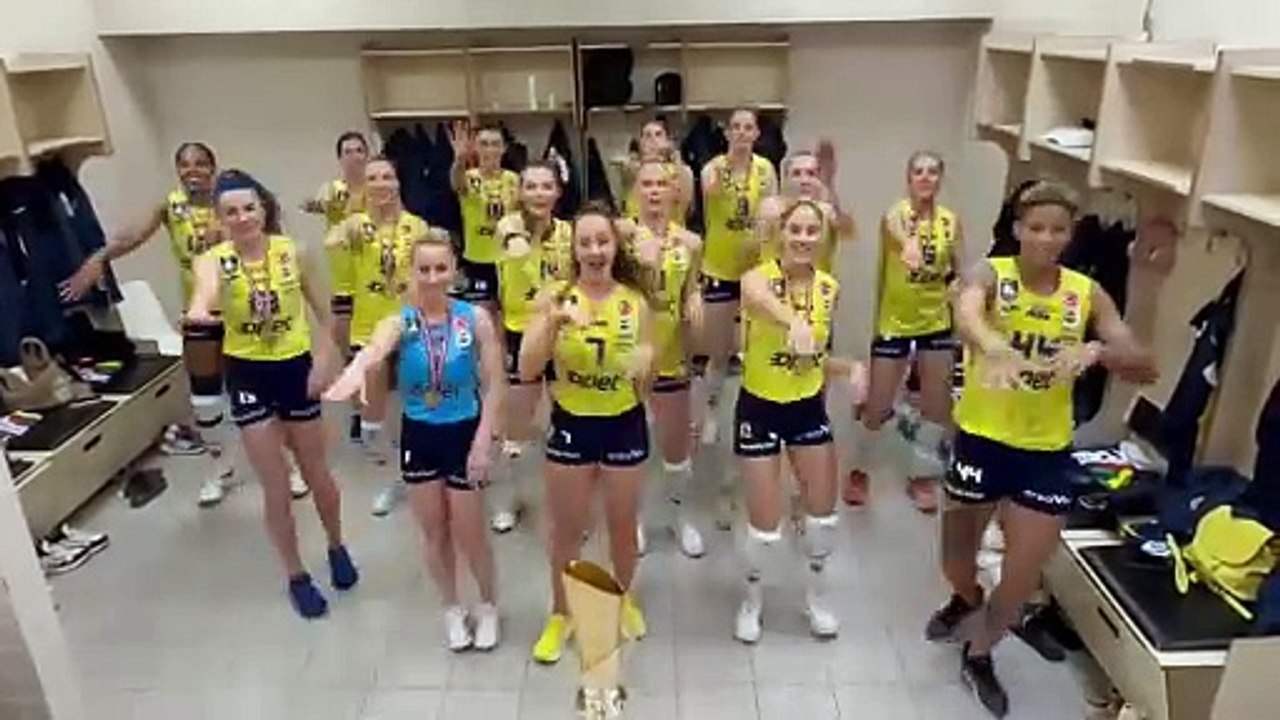 Fenerbahçe Opet'in şampiyonluk dansı