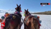 Çıldır Gölü'nde atlı kızak heyecanı sürüyor