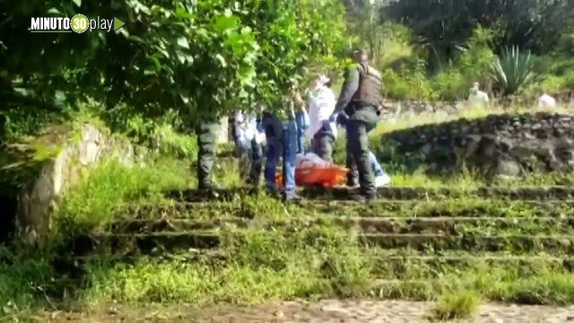 En ropa interior y con unos 20 puñaladas, encontraron el cuerpo de una mujer