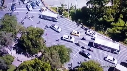Impresionante Casi linchan a un guarda de seguridad en medio de las manifestaciones