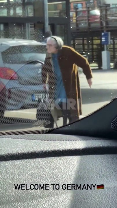 Yok artık! Almanya'da emekli hangi arabaya bindi?
