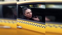 Kadın müşteri ile taksici arasında 