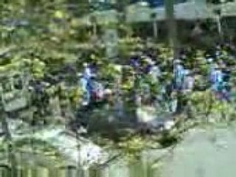 La flamme huée aux Champs-Elysées