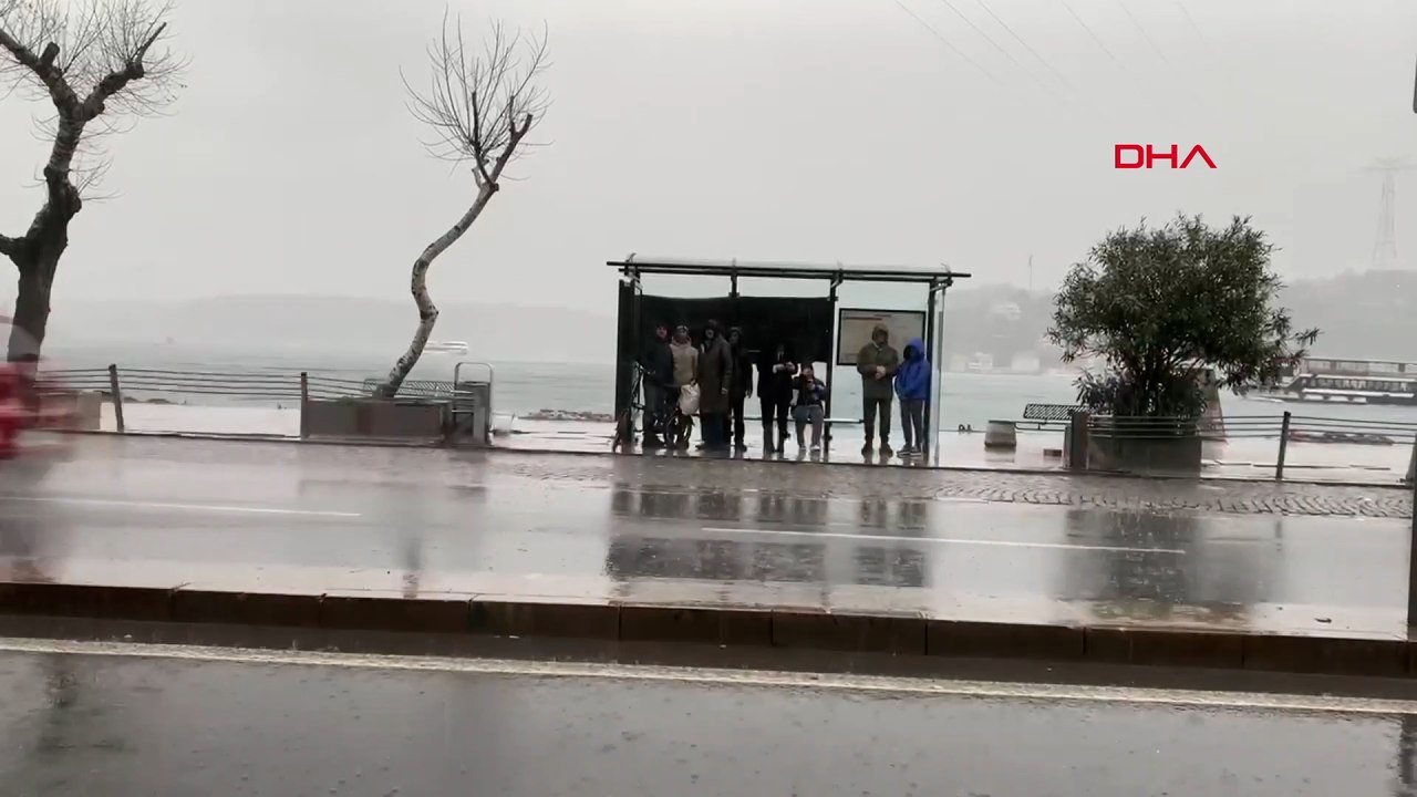 İstanbul'da sağanak yağış etkili oluyor