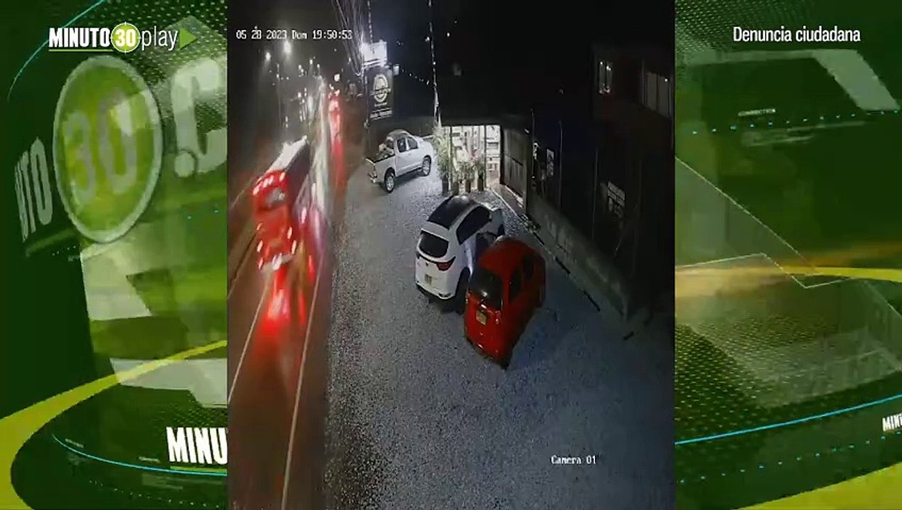 Cuidado Ladrones están rompiendo las ventanas de los carros para robar