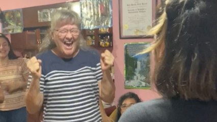 Nieta Regresa a Guatemala Para Sorprender a Su Abuelita Después De 18 años