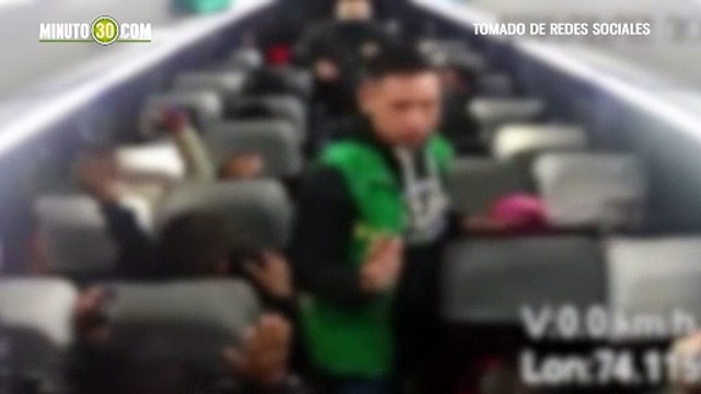 Con cuchillo en mano sujeto robó a pasajeros de bus en Bogotá