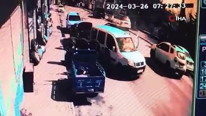 Dolmuş ile otomobilin çarpıştığı kaza kamerada: 5 yaralı