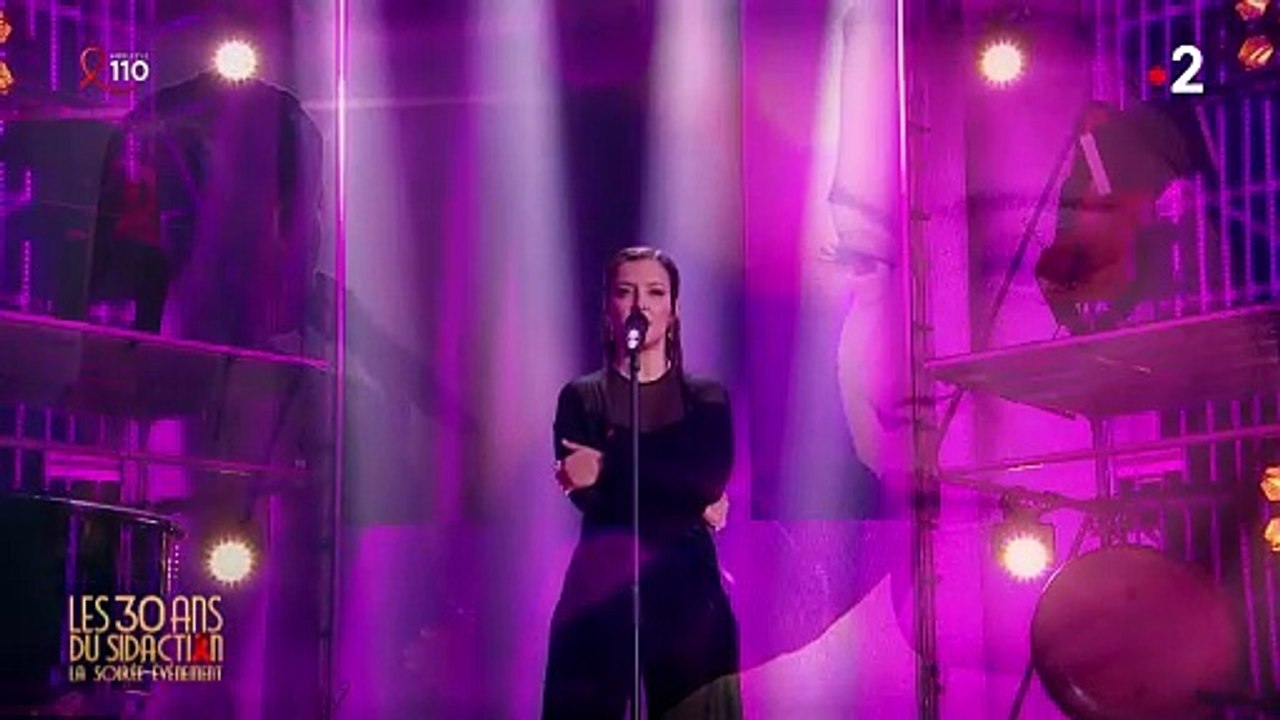 30 ans du Sidaction : Camille Lellouche reprend "Comme ils disent" de Charles Aznavour