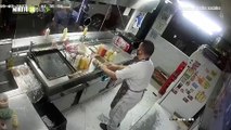 Un trabajador de un local de comida rápida recibió un disparo en la cara