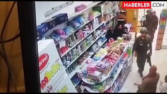 İsrail askeri, markette alışveriş yapan küçük çocuğu önce soydu sonra darbetti