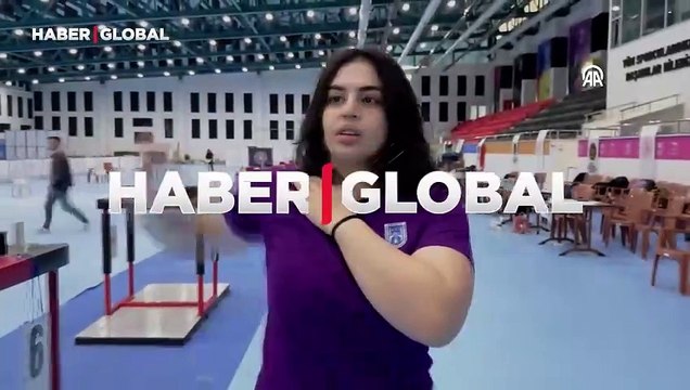 Dünya şampiyonu bilek güreşçisi Azra Sarı iddialı: Yeni dünya şampiyonlukları elde etmek için haftada 5-6 gün spor salonundan çıkmıyorum