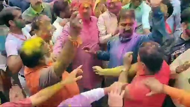 RSS की ओर से मनाई गई होली, जमकर थिरके स्वयंसेवक