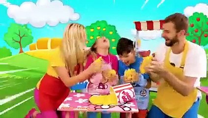 Sasha and Max play fun slime activities