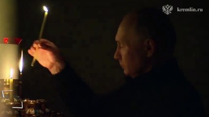 Putin, ölenlerin anısına mum yaktı