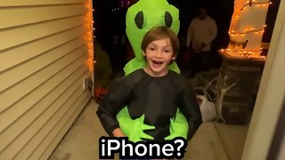 Giving+iPhones+Instead+Of+Candy+on+Halloween-(1080p60)
