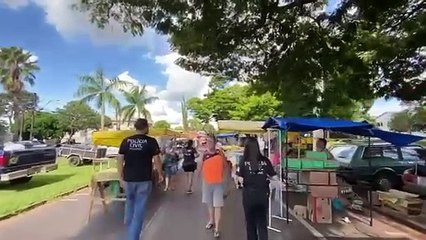 Delegacia da Mulher de Umuarama realiza ação de conscientização na Feira do Produtor