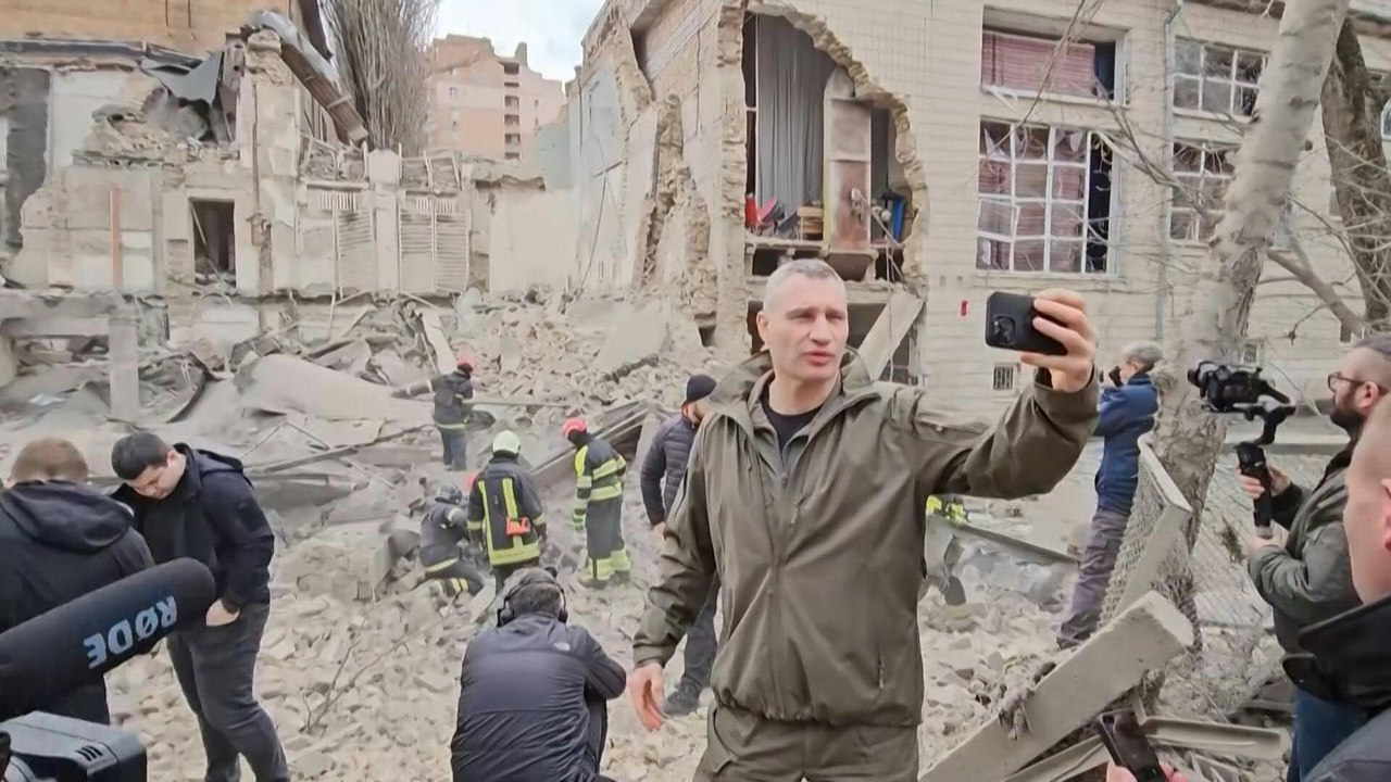 Russland überzieht Kiew mit Luftangriffen - zahlreiche Gebäude zerstört