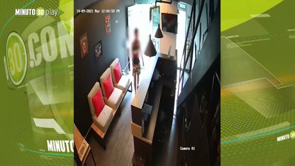 Esta ratica entró a un negocio en Sabaneta y en menos de 30 segundos se robó lo que encontró