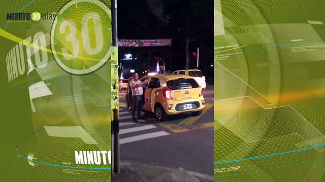 ¡Pelea! con final inesperado, entre taxistas en el centro