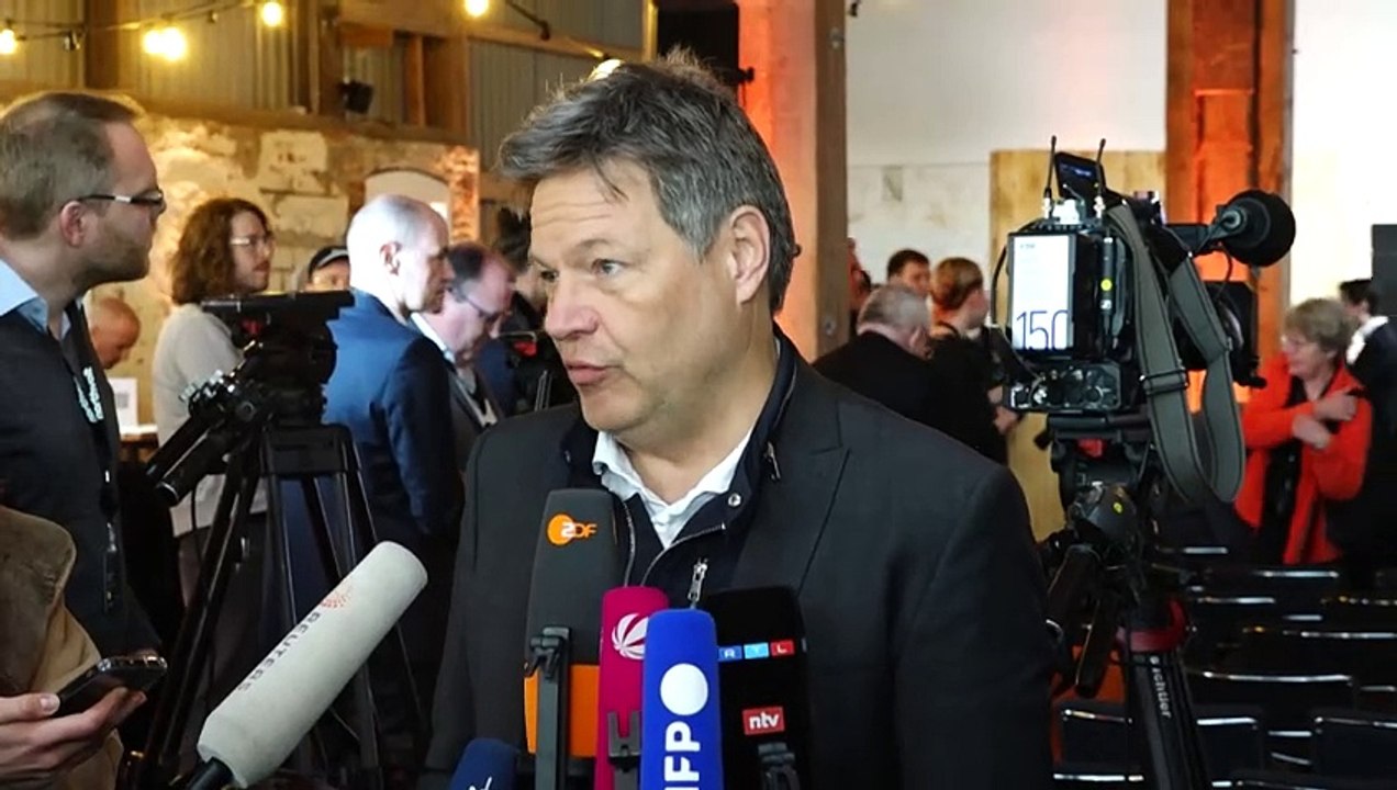 Scholz und Habeck bei Baustart für Northvolt-Batteriefabrik