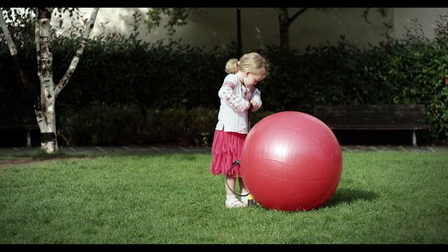 Les Femmes et les enfants d'abord Bande-annonce VF