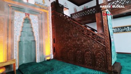 Rize'de dün cuma namazında açılan cami yıldırım düşmesi sonucu yandı