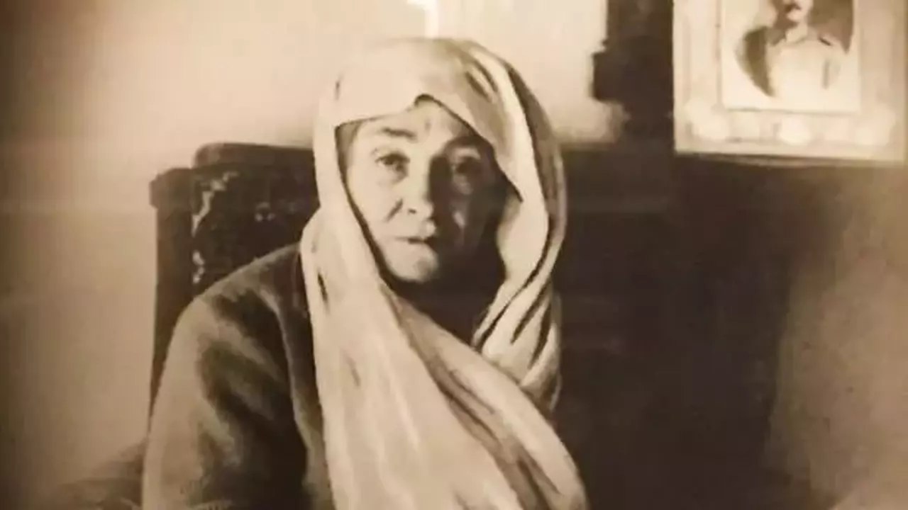 Zübeyde Hanım vefatının 101. yılında anılıyor