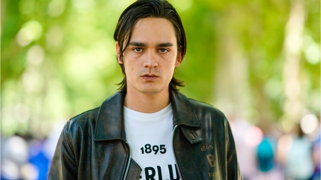 Voici - Alain-Fabien Delon diffuse des propos d'Anouchka Delon enregistrés à son insu lors d'un dîner familial (1)