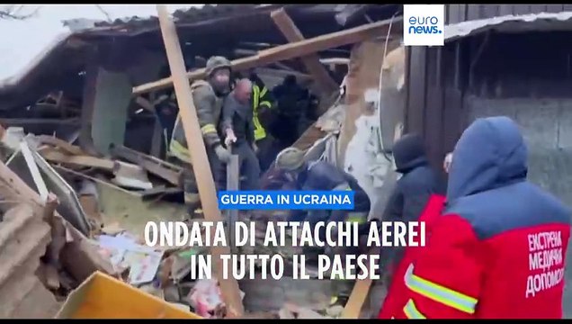 Raffica di missili da crociera russi sulle città ucraine, colpite aree residenziali