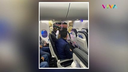 MENCEKAM! Pesawat Mengudara dengan Jendela yang Copot