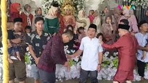 Pesta Pernikahan Dalam Genangan Banjir, Tamu Basah-basahan