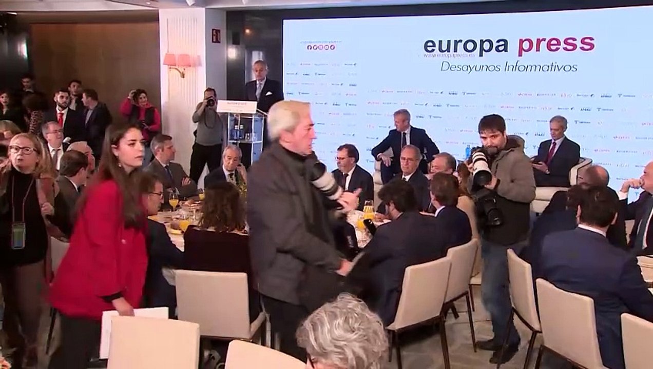 Rueda advierte que Sánchez se presenta "camuflado" a las elecciones gallegas