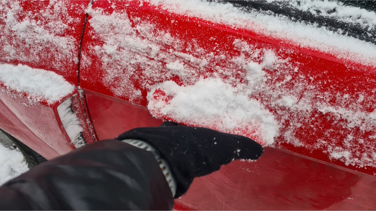 Zugefrorene Autotür: Bloß nicht wie verrückt ziehen