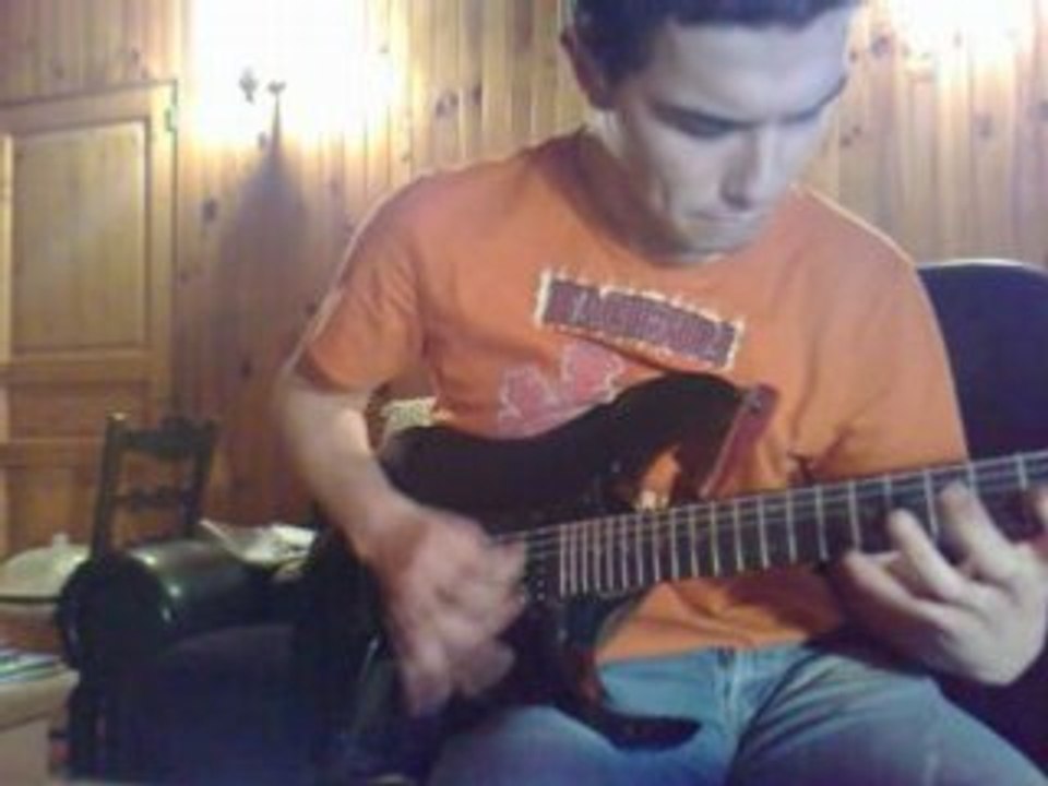 gabish qui joue avec sa gratte...