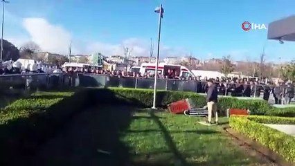 İstanbul'da taksicilerden tepki: UKOME binasına taş fırlattılar