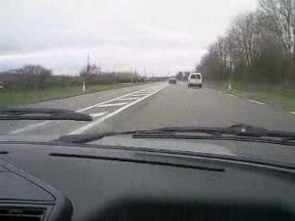 Revanche entre R19 16s vs 205 gti