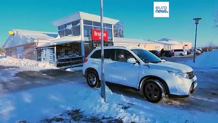 Снегопады и морозы нарушают жизнь европейцев