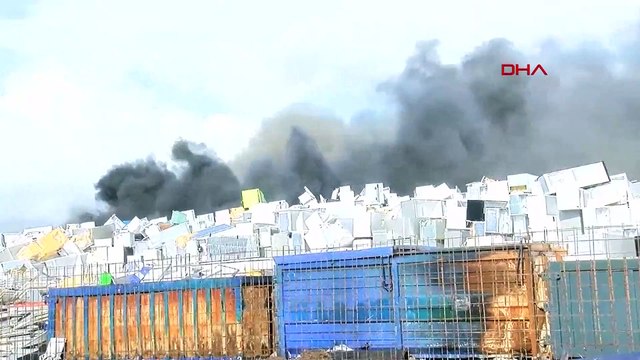 Manisa'da geri dönüşüm tesisinde yangın: Kontrol altına alındı