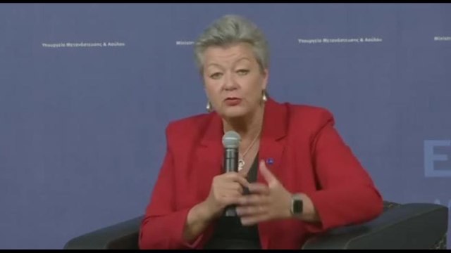 Commissione Ue: l'Europa morirà di fame senza migranti