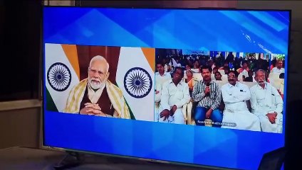 लाभार्थियों से बोले पीएम मोदी - योजना का लाभ लिया कि नहीं