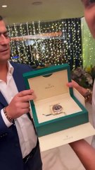 ¡Mira el costoso regalo de Cristiano Ronaldo a un famoso cantante!