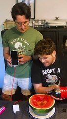 LIFE HACK de la SANDÍA CARGADOR  ¿LO SABÍAS_ ⚡ PROBANDO HACKS #Shorts