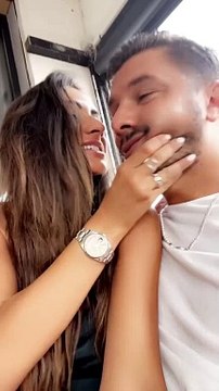 Kevin Guedj, ex-mari de Carla Moreau, est en couple avec une jolie brune prénommée Chloé.