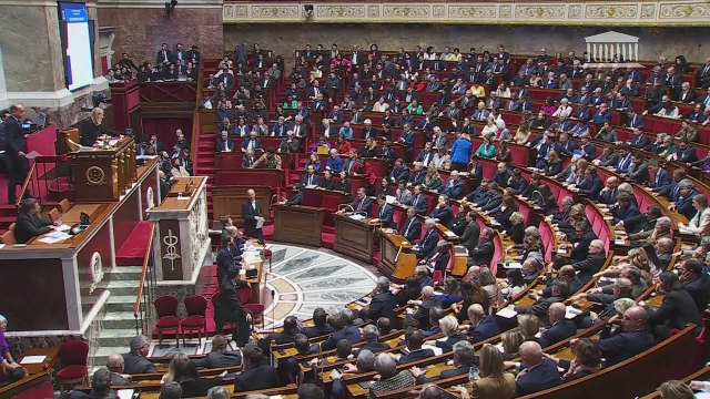 Primeira-ministra da França apresenta sua demissão a Macron