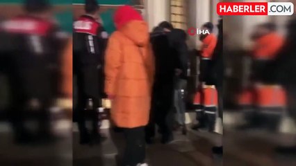 Fatih Camii'nde bıçaklı saldırı: İmam ve bir vatandaşın hayati tehlikesi sürüyor